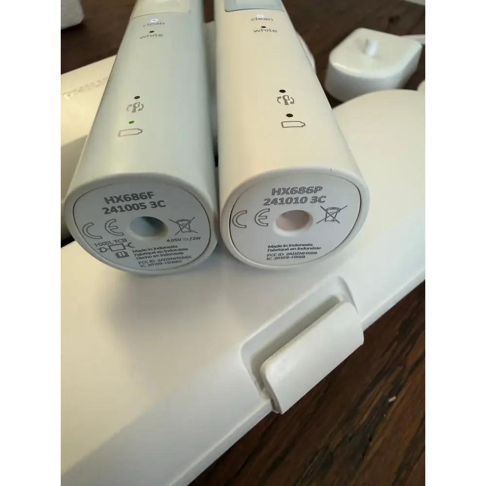 Philips Sonicare HX686 electric toothbrushes